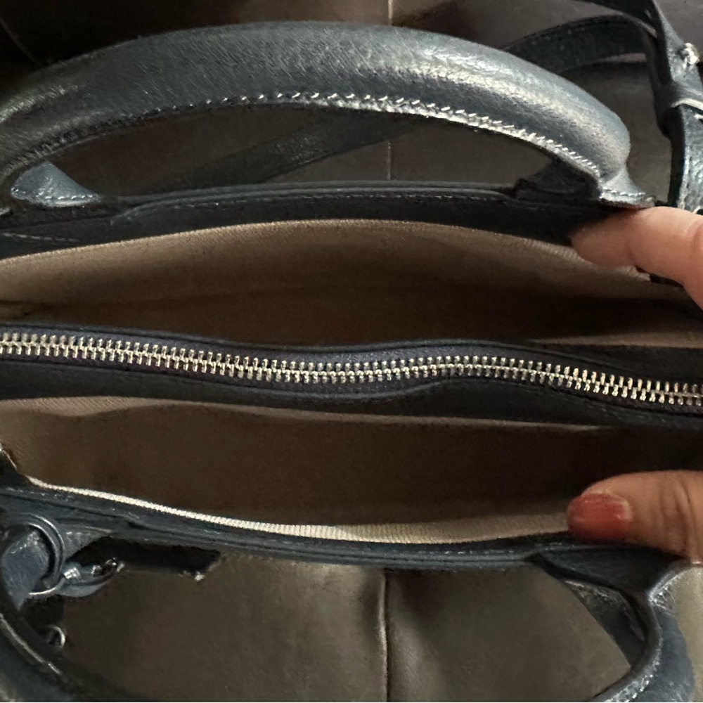 Radley London Navy Blue Handbag – Timeless Elegance - Picture 12 of 16